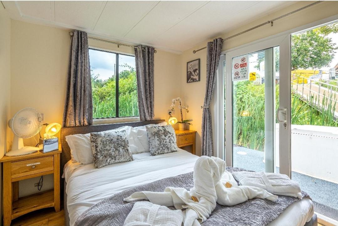Bluebird House-Boat Hotel East Molesey Exterior foto